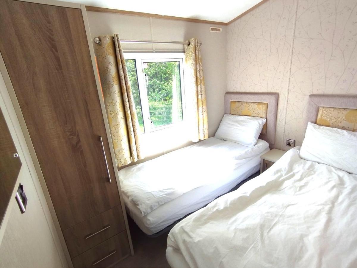 Sand Le Mere Holiday Village Caravan Hire Tunstall  Exterior foto