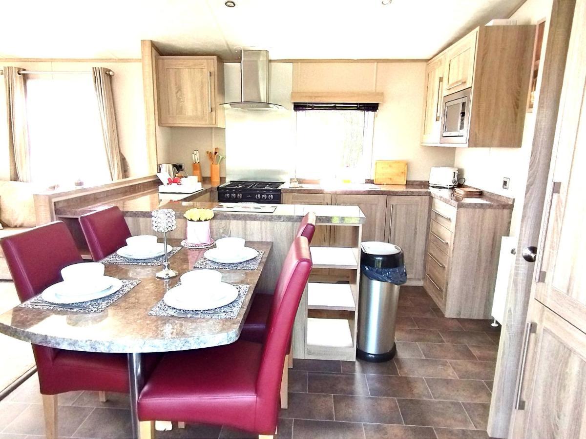 Sand Le Mere Holiday Village Caravan Hire Tunstall  Exterior foto